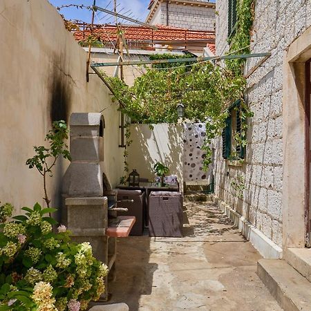 Just A Step To The Old City Gates Dubrovnik Kültér fotó
