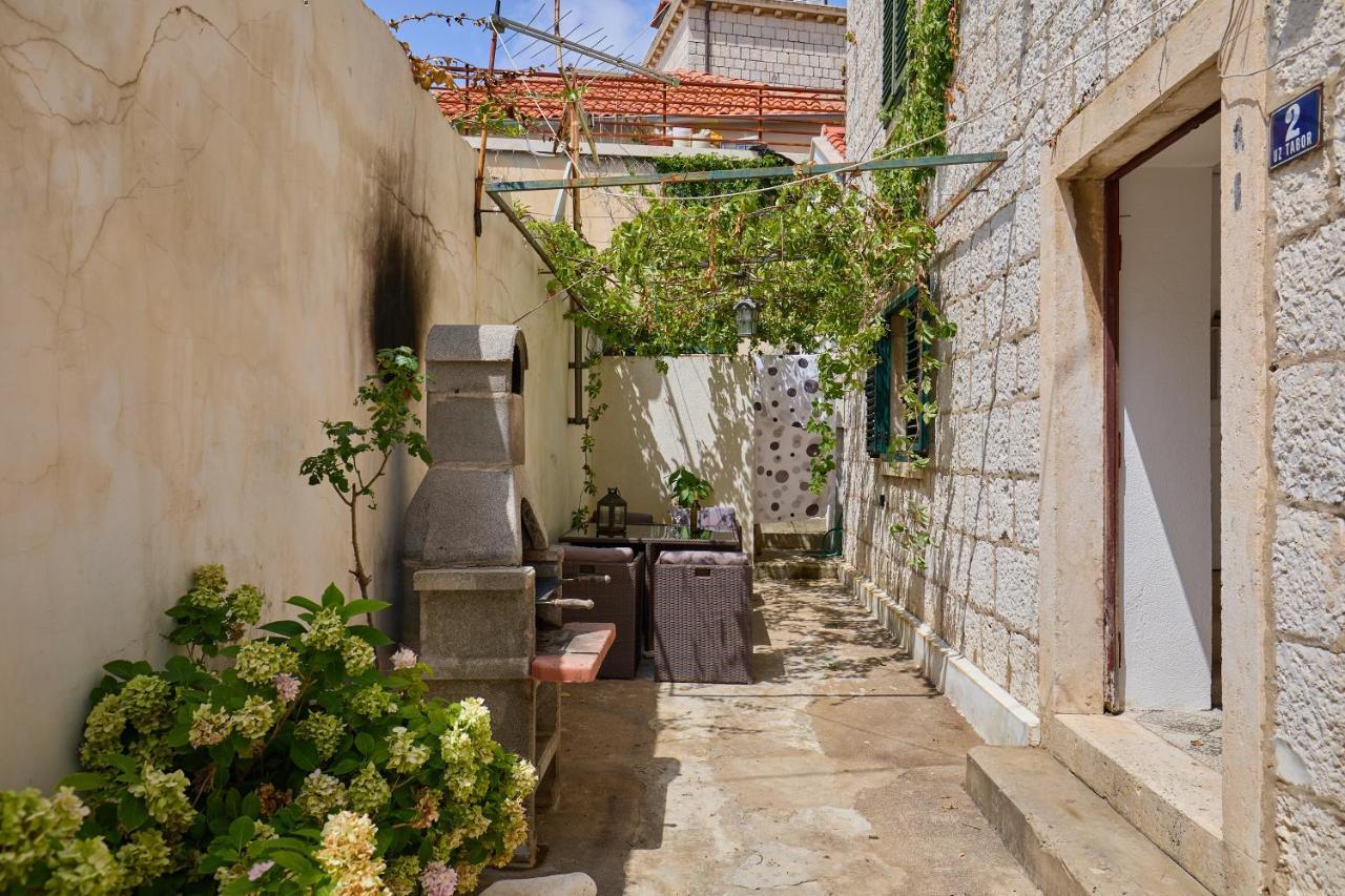 Just A Step To The Old City Gates Dubrovnik Kültér fotó